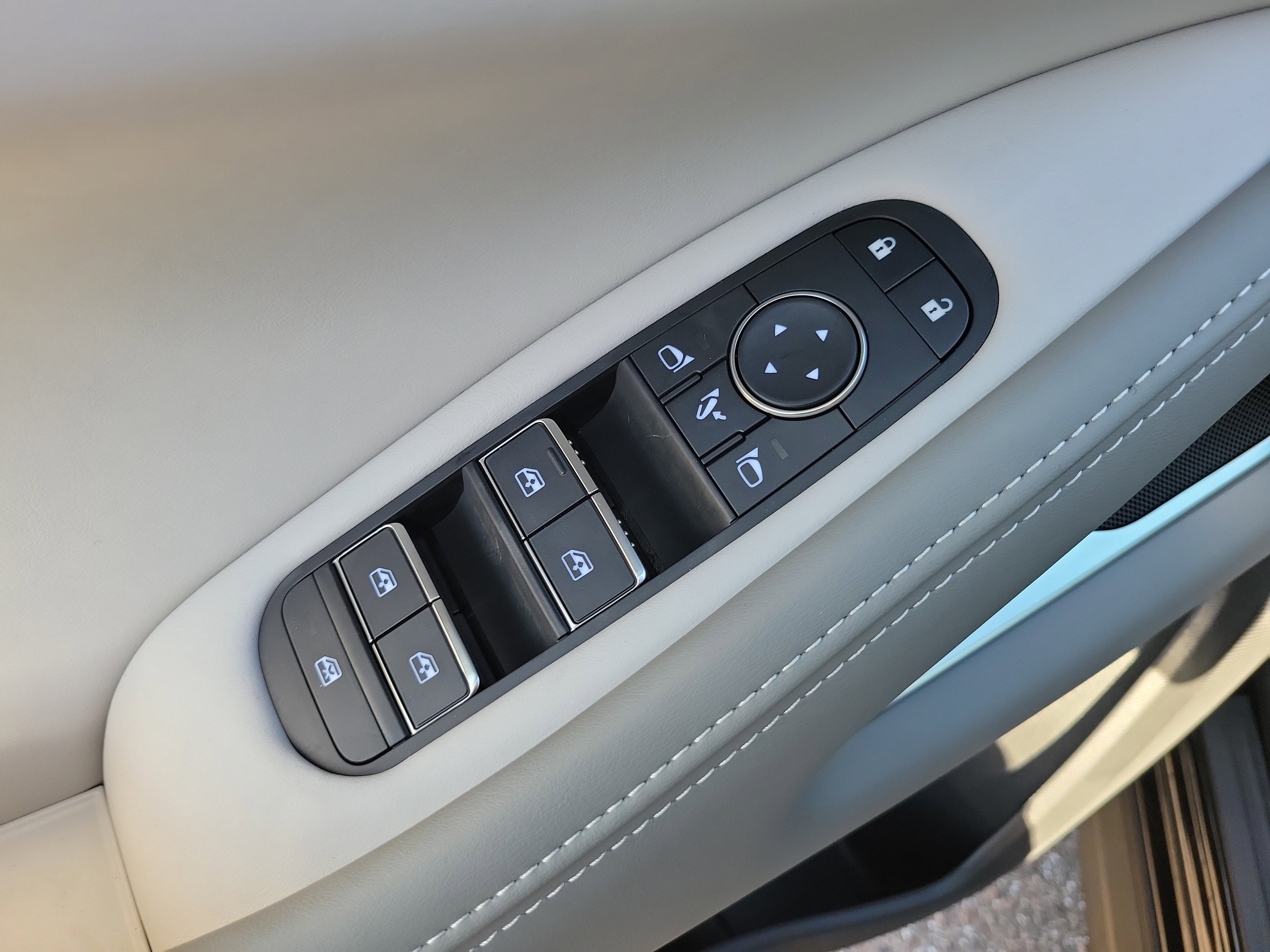 New 2026 INFINITI QX60 Luxe w/ Family Package image 16