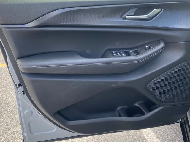 New 2025 Jeep Grand Cherokee Altitude image 12