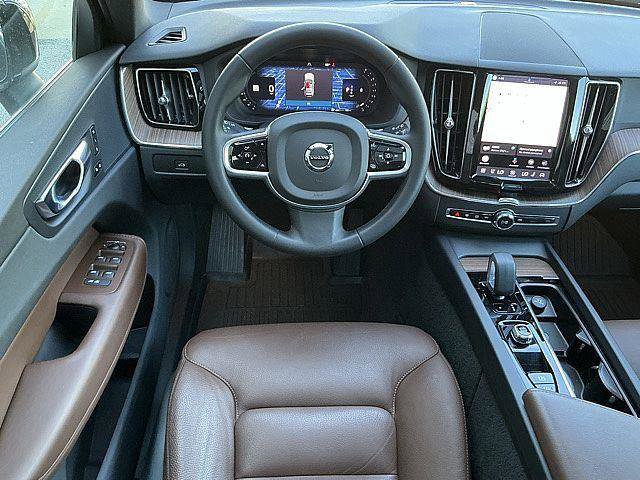 Certified 2023 Volvo XC60 B5 Plus w/ Climate Package AWD/4WD image 5