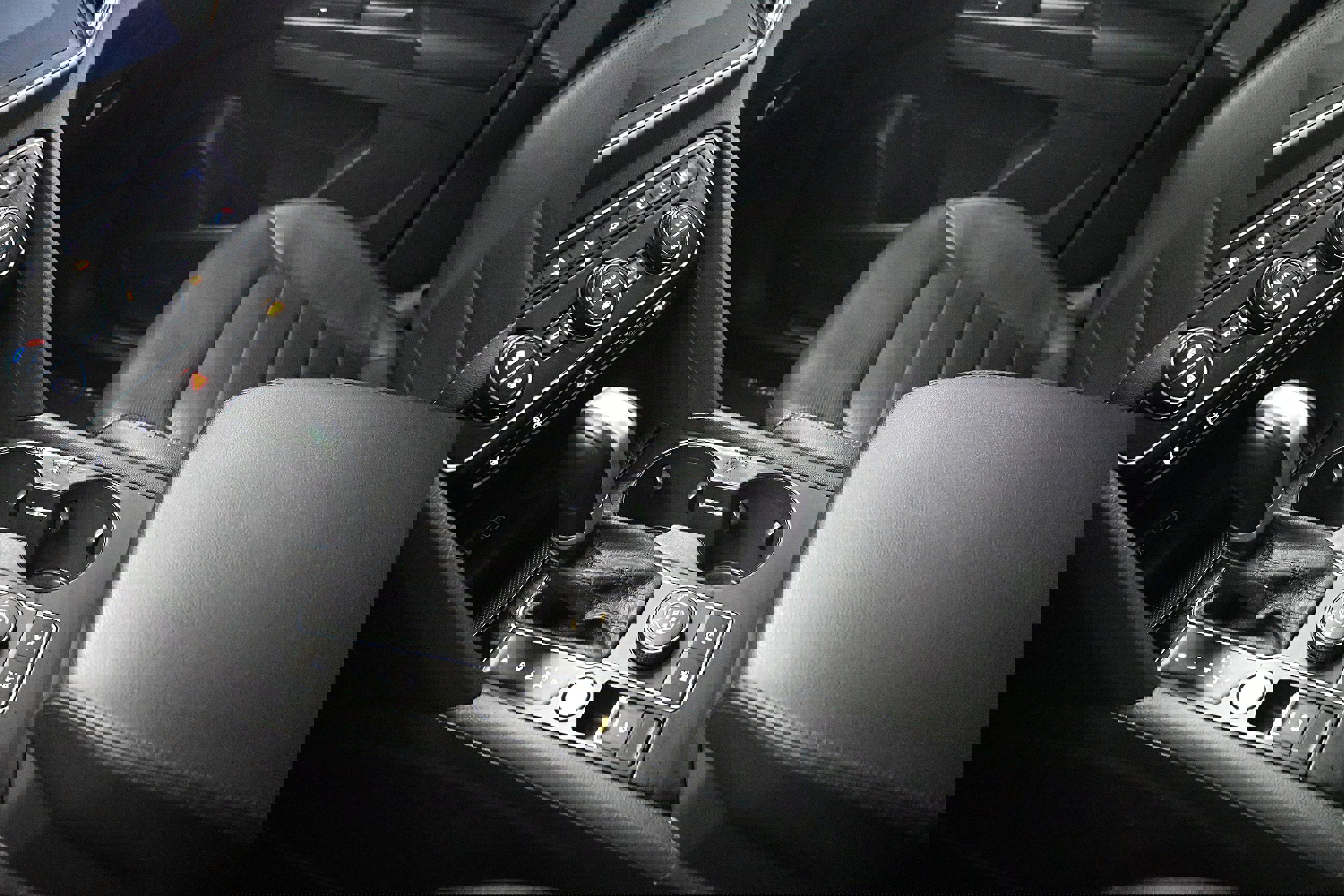 Used 2019 Volkswagen Atlas SEL Premium image 17