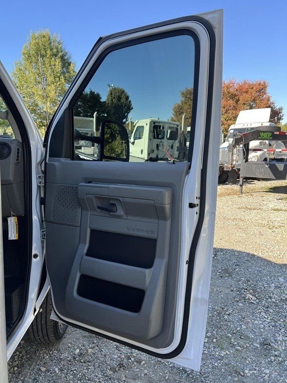 Used 2024 Ford E-450 and Econoline 450 Super Duty w/ Power Windows & Locks Group image 32