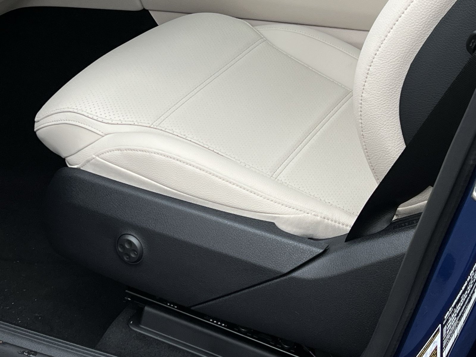 Certified 2026 Mercedes-Benz GLC 300 4MATIC image 12