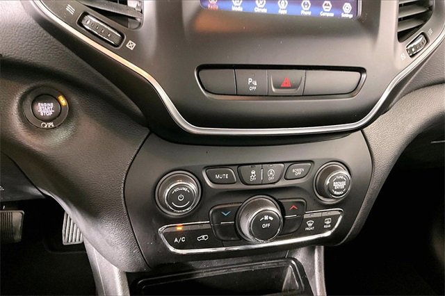 Used 2019 Jeep Cherokee Latitude Plus image 15