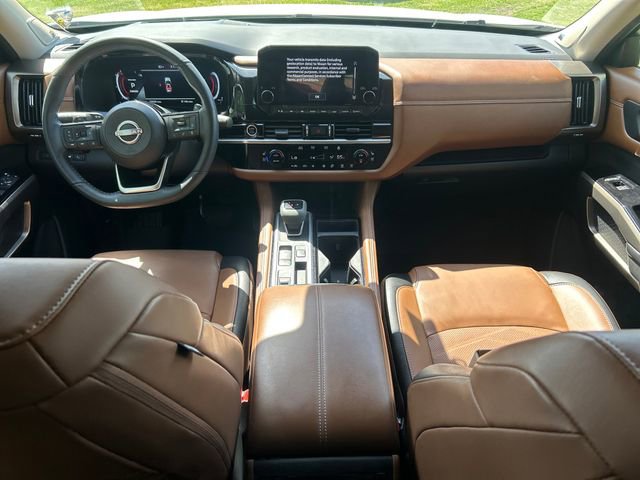 Used 2024 Nissan Pathfinder Platinum FWD image 12