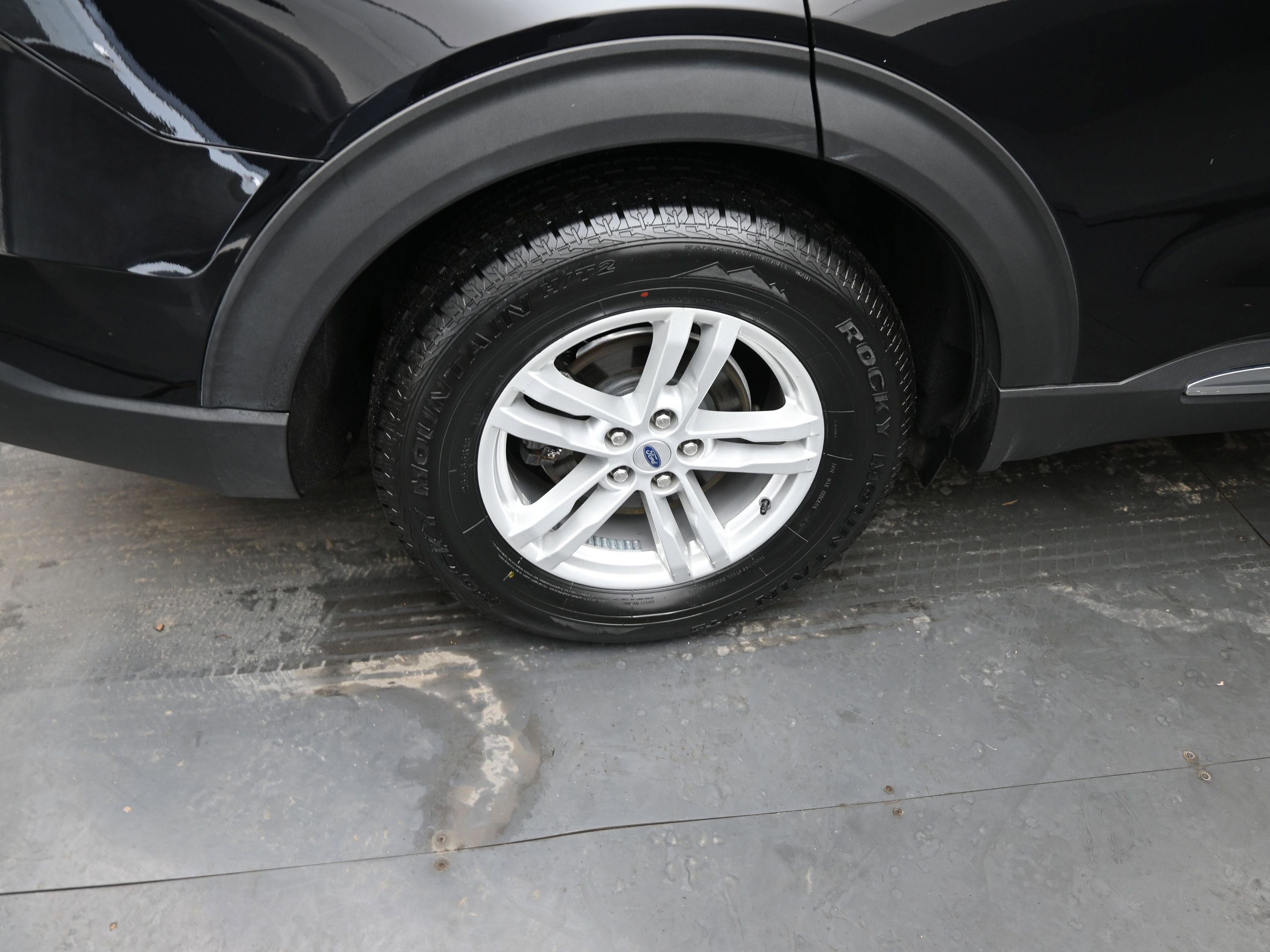 Used 2020 Ford Explorer XLT w/ Class III Trailer Tow Package image 11