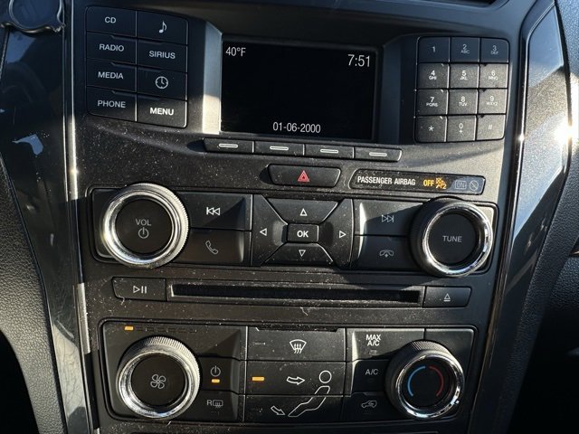 Used 2017 Ford Explorer XLT image 34