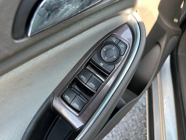 Used 2017 Chevrolet Malibu LT w/ Driver Confidence Package FWD image 19