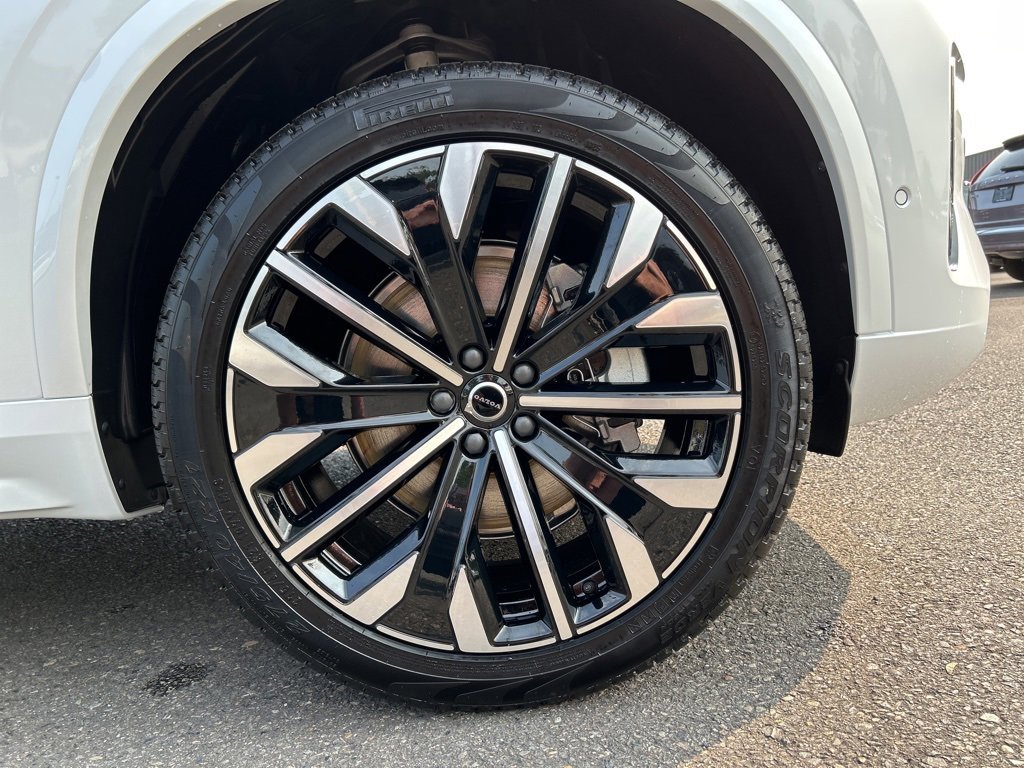 New 2026 Volvo XC90 B6 Plus w/ Protection Package Premier image 10