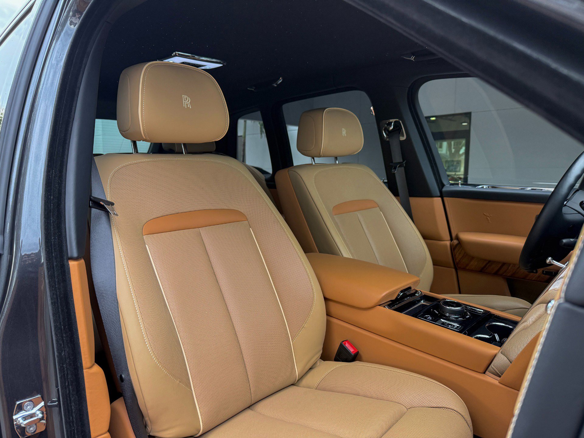 Used 2022 Rolls-Royce Cullinan AWD/4WD image 34