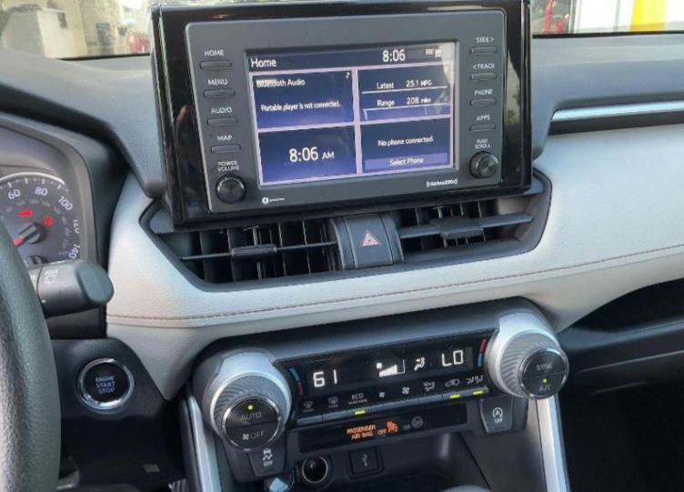 Used 2020 Toyota RAV4 XLE image 17