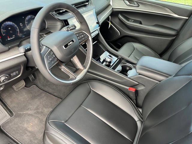 New 2026 Jeep Grand Cherokee L Limited w/ Limited Altitude Package AWD/4WD image 11