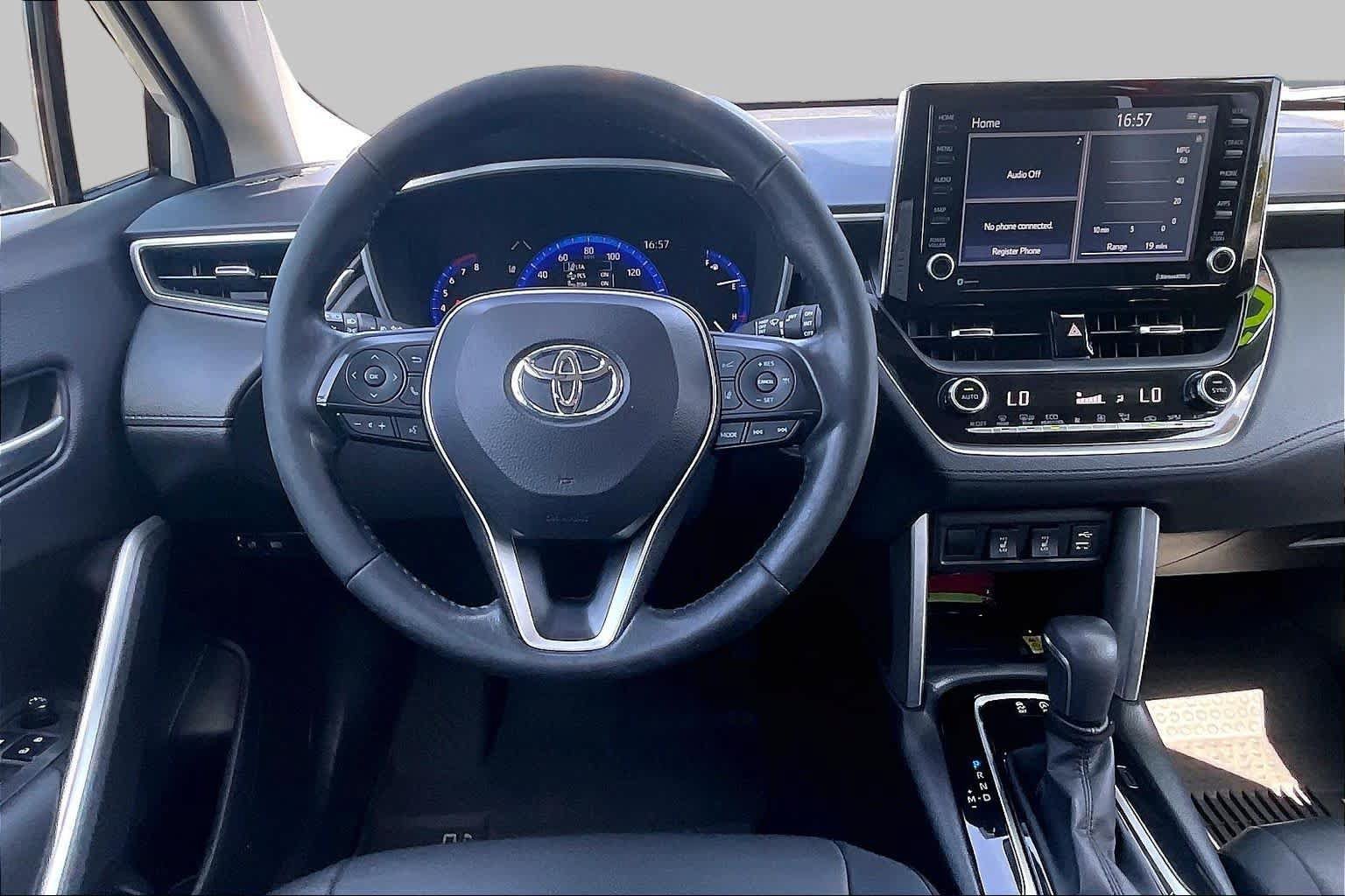 Used 2022 Toyota Corolla Cross XLE w/ Convenience Package AWD/4WD image 5