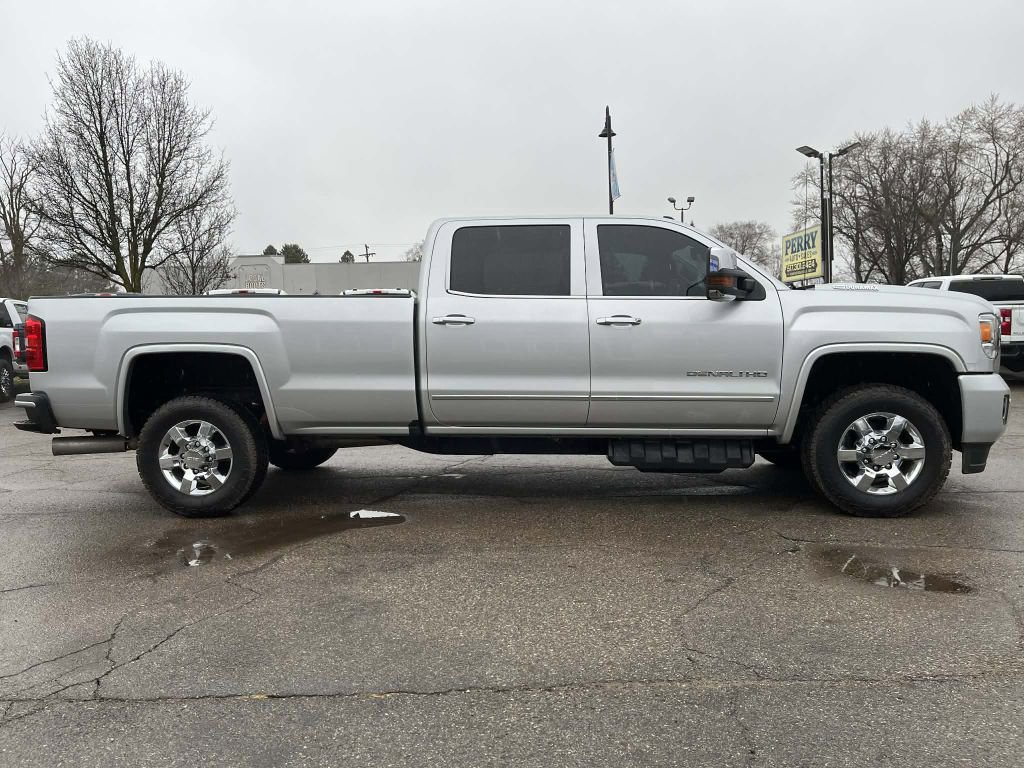 Used 2018 GMC Sierra 3500 Denali w/ Duramax Plus Package image 5