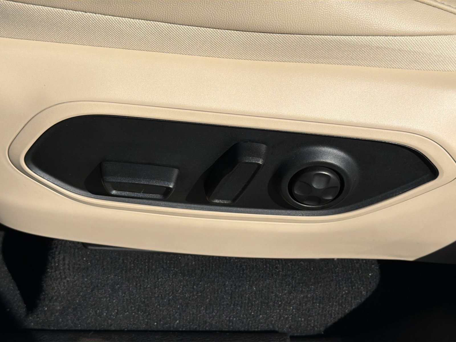 New 2025 Jeep Grand Cherokee Limited w/ Luxury Tech Group II image 14