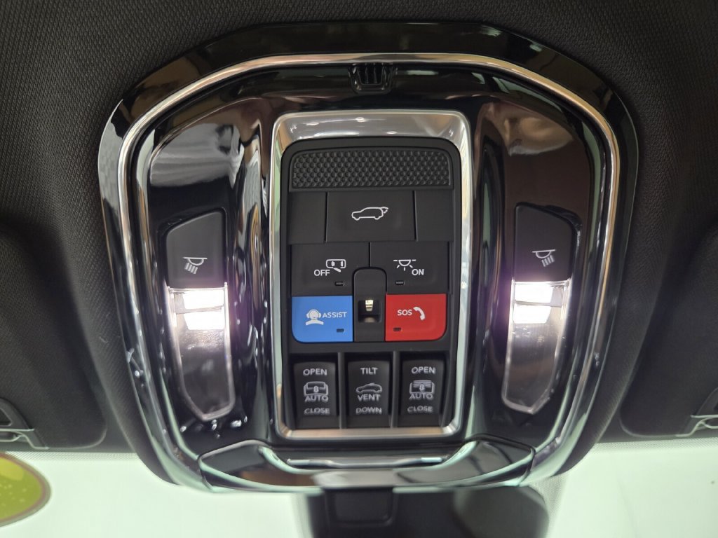 Used 2024 Jeep Grand Cherokee L Summit w/ High Altitude Package AWD/4WD image 13