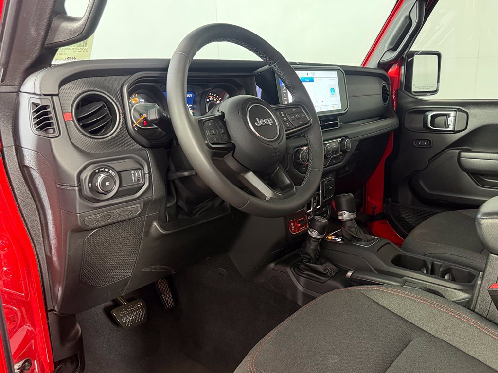 Used 2025 Jeep Wrangler Unlimited Rubicon w/ Convenience Group AWD/4WD image 13