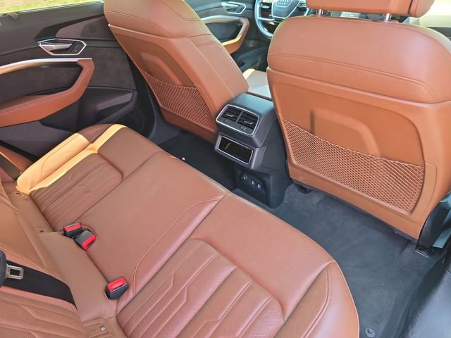 Used 2019 Audi e-tron Prestige w/ Prestige Package AWD/4WD image 11