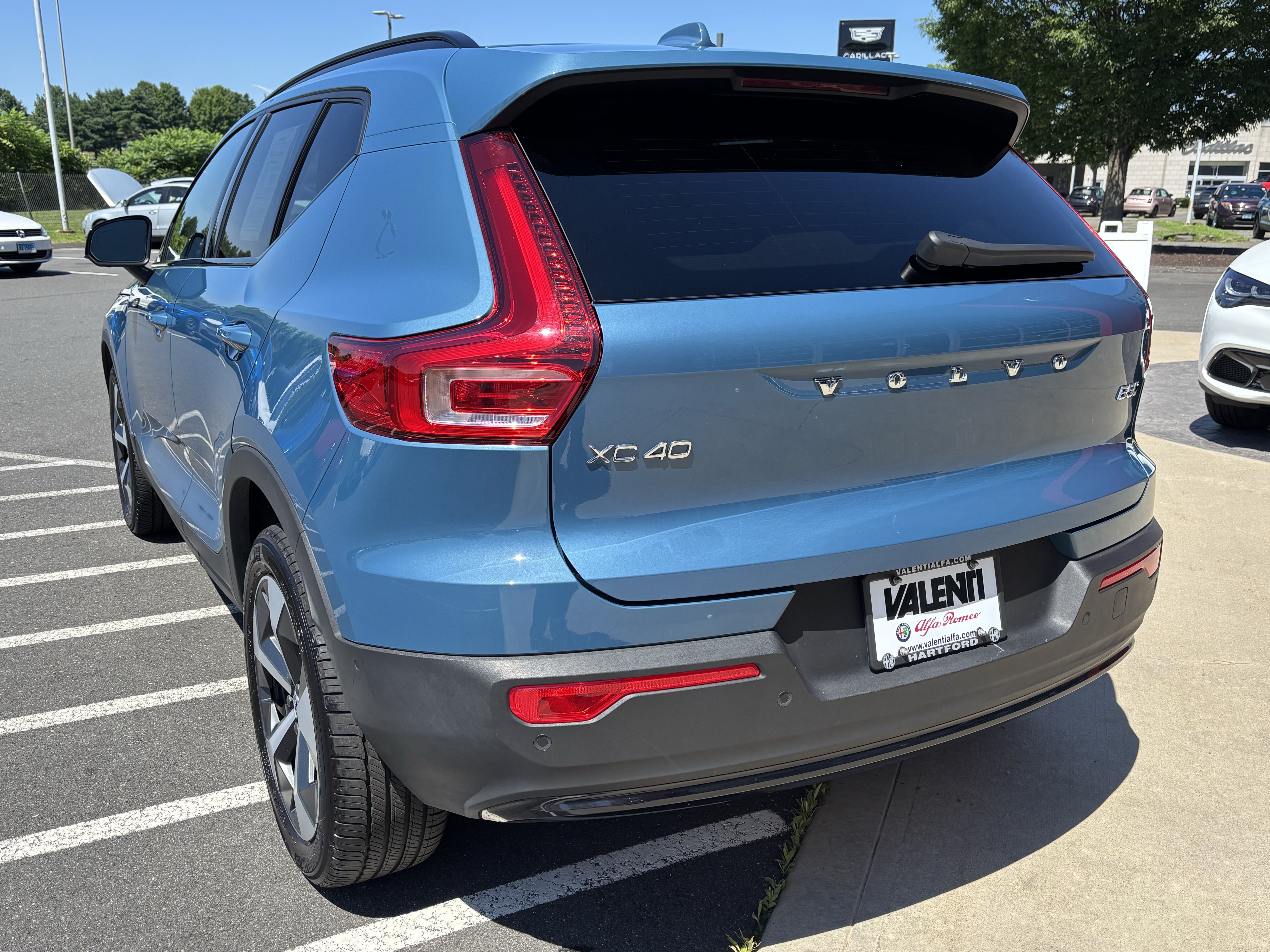 Used 2025 Volvo XC40 B5 Plus AWD/4WD image 6
