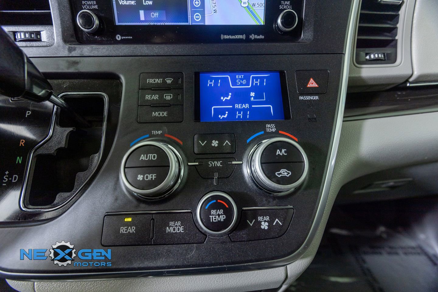 Used 2019 Toyota Sienna XLE w/ XLE Navigation Package image 20