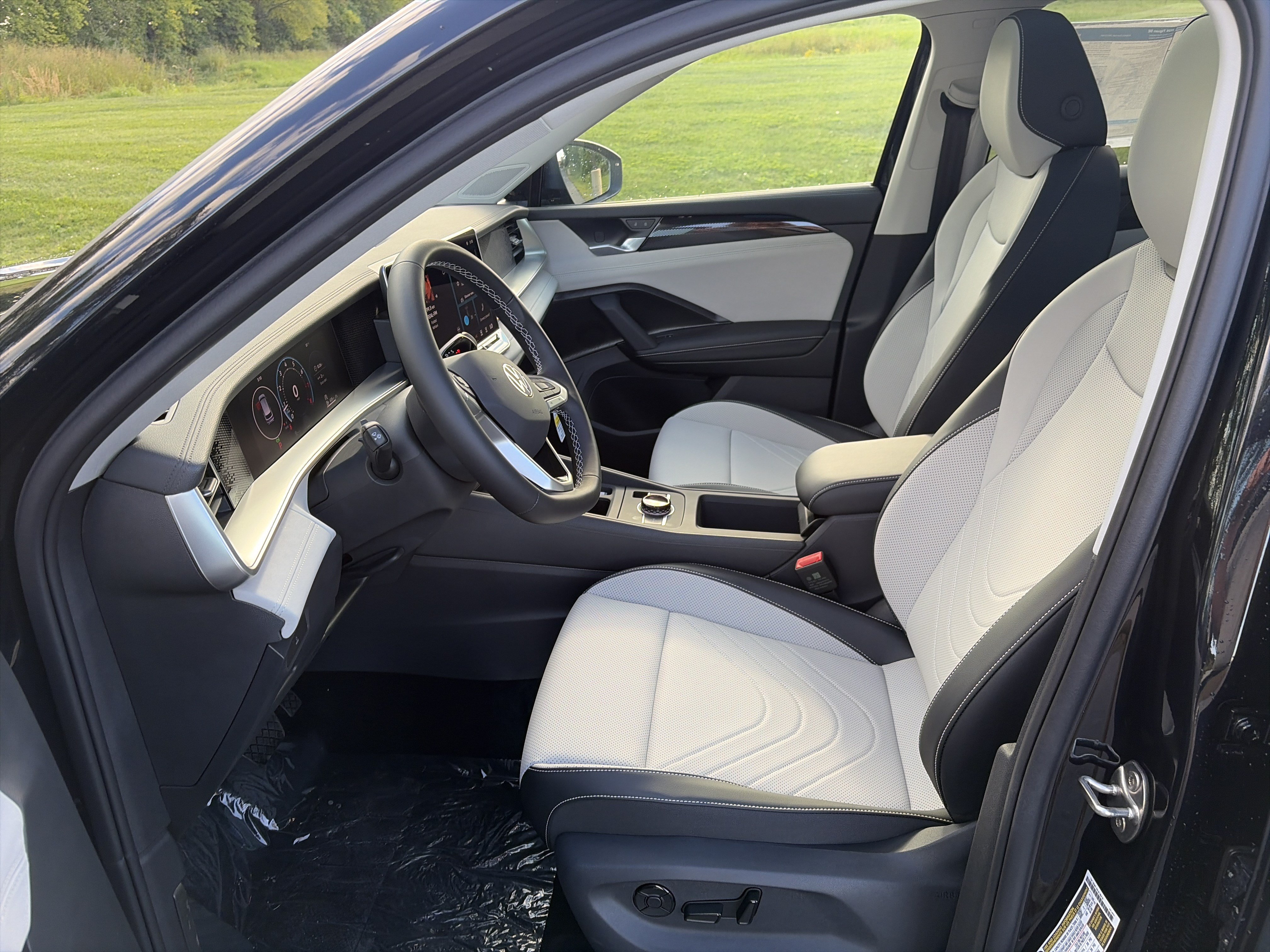New 2026 Volkswagen Tiguan SE AWD/4WD image 11