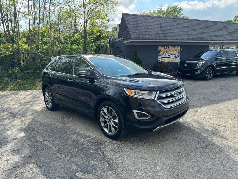 Used 2017 Ford Edge Titanium w/ Equipment Group 301A FWD image 3