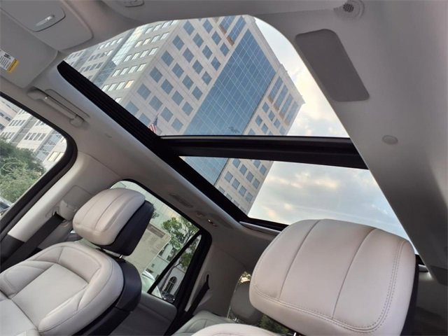 New 2025 Lincoln Navigator L Reserve image 8