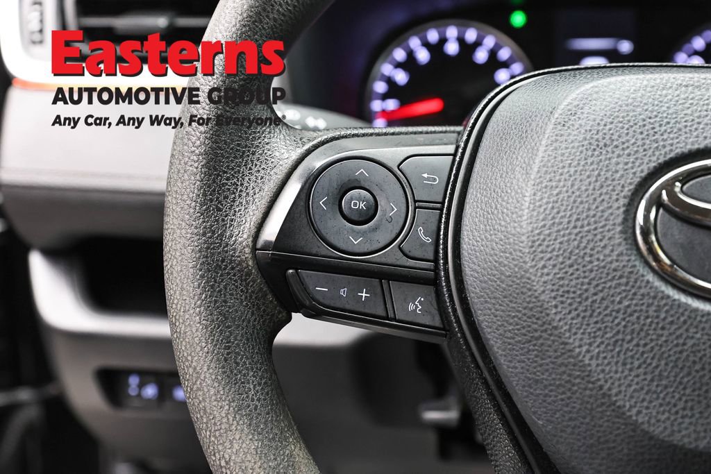 Used 2021 Toyota RAV4 LE image 15