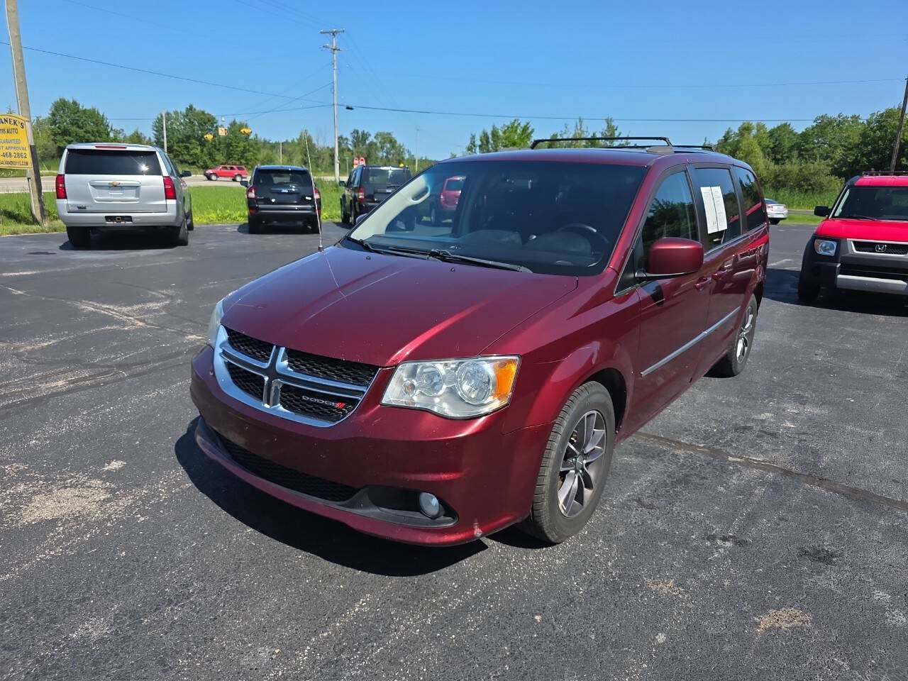 Used 2017 Dodge Grand Caravan Crew FWD image 2