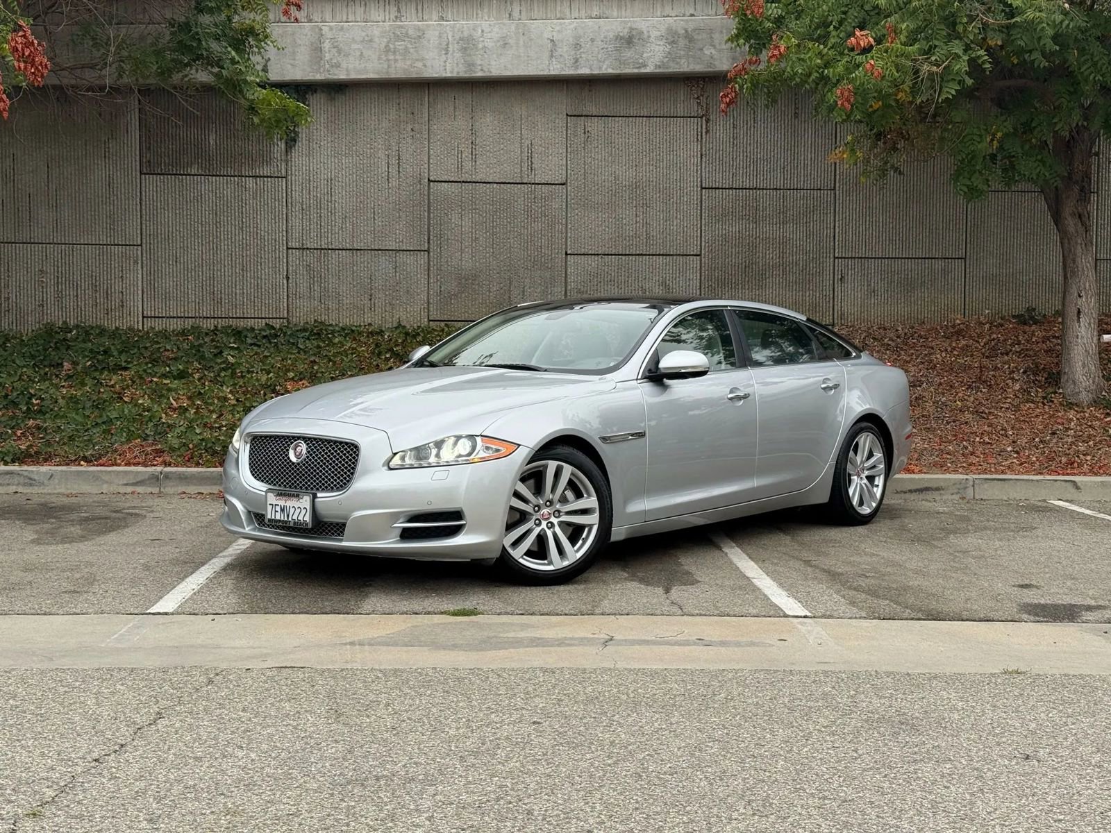 Used 2014 Jaguar XJ L Portfolio image 2
