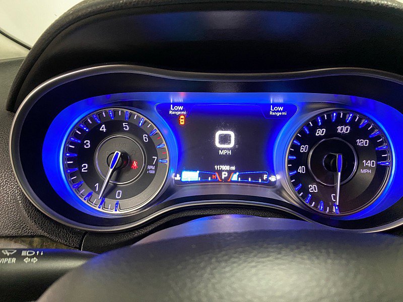 Used 2017 Chrysler 300 C image 22