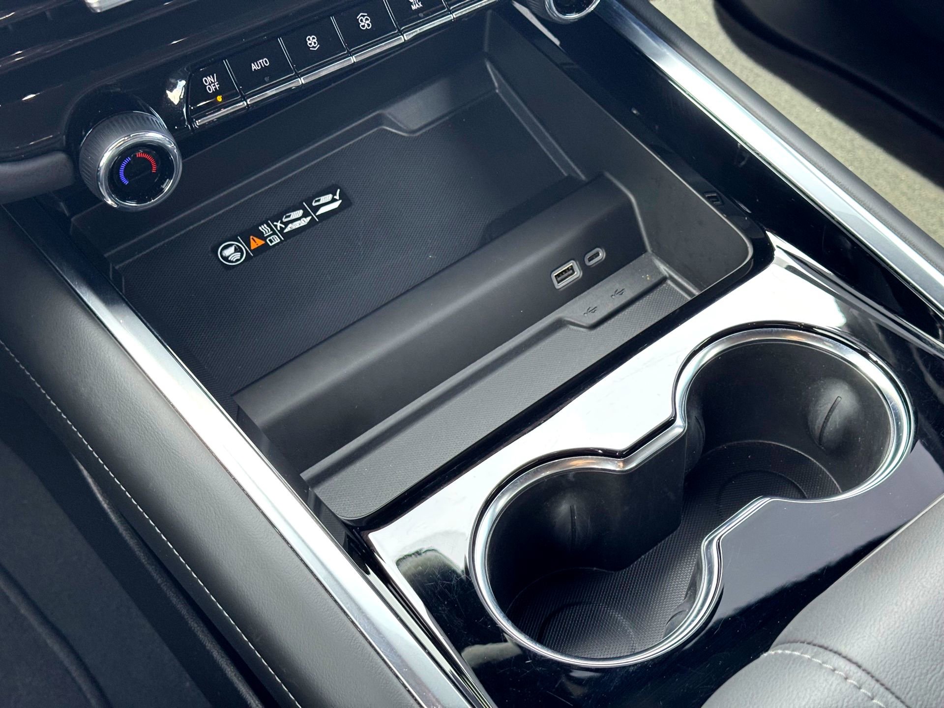 Used 2025 Chevrolet Tahoe LT w/ Comfort Package image 28