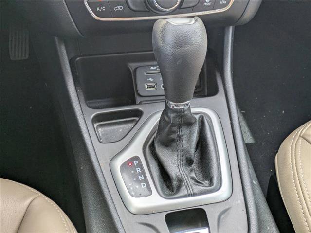 Used 2015 Jeep Cherokee Latitude FWD image 12