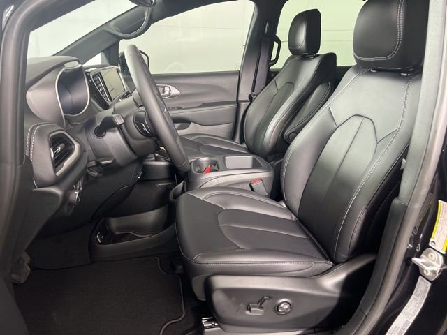 New 2026 Chrysler Pacifica Select FWD image 9