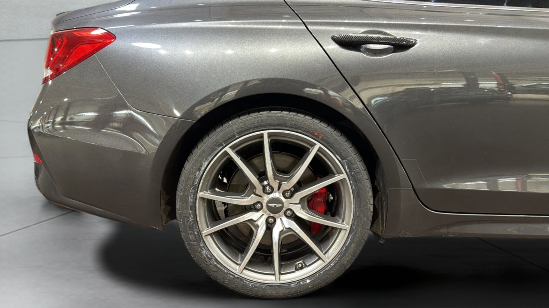 Used 2019 Genesis G70 3.3T Advanced RWD image 35