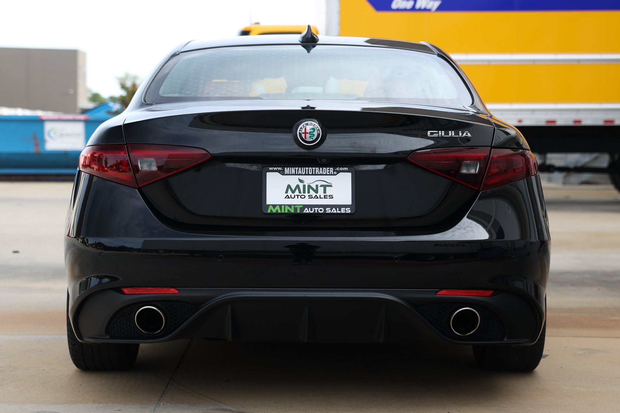 Used 2019 Alfa Romeo Giulia w/ Quick Order Package 22K Sport RWD image 11