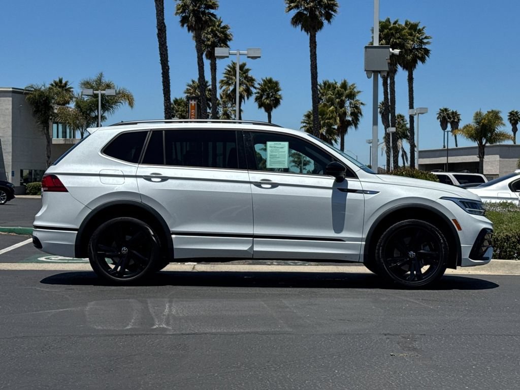Used 2024 Volkswagen Tiguan SE R-Line AWD/4WD image 3