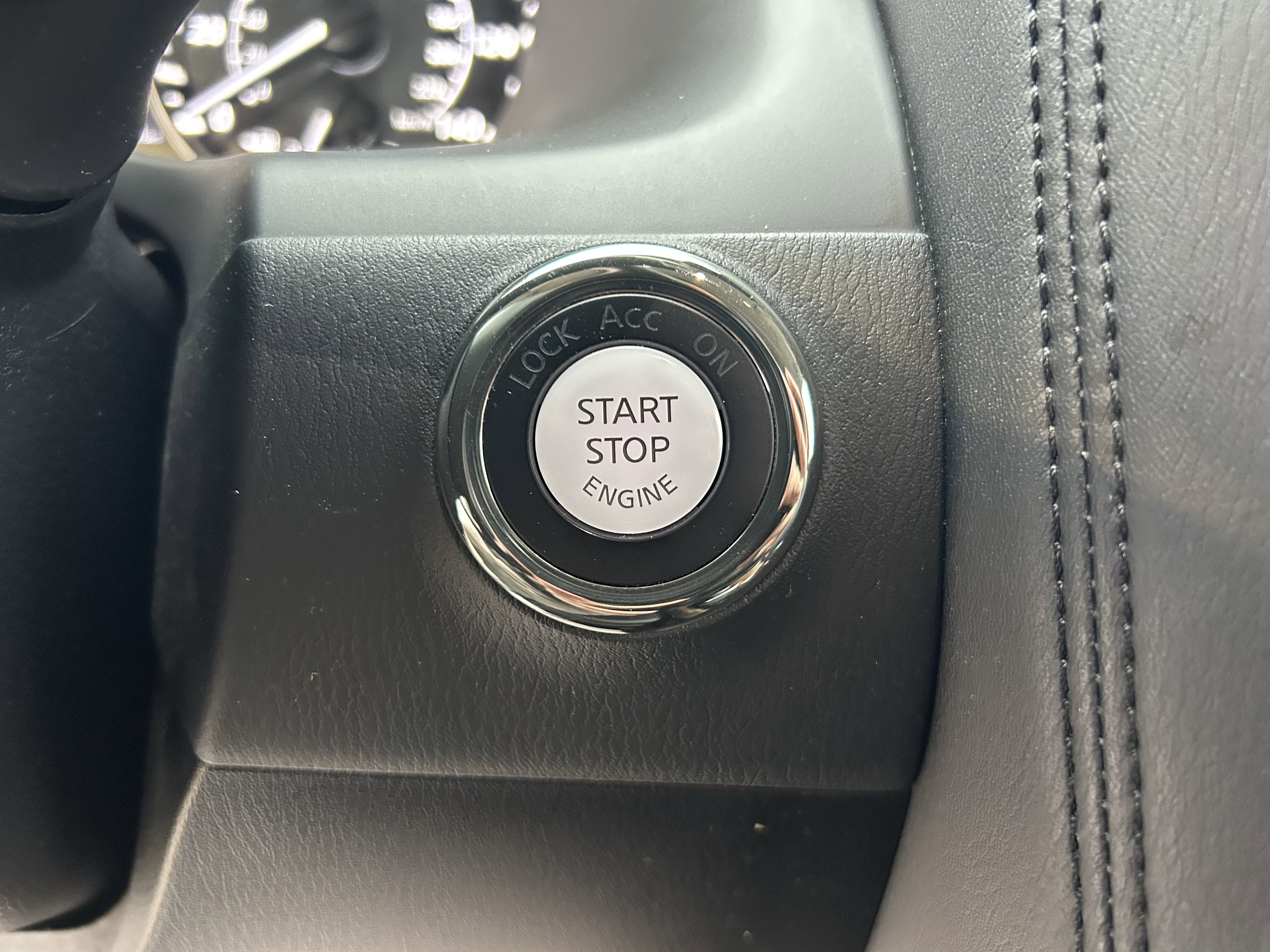 Used 2021 Nissan Armada SL w/ Captain's Chairs Package image 31