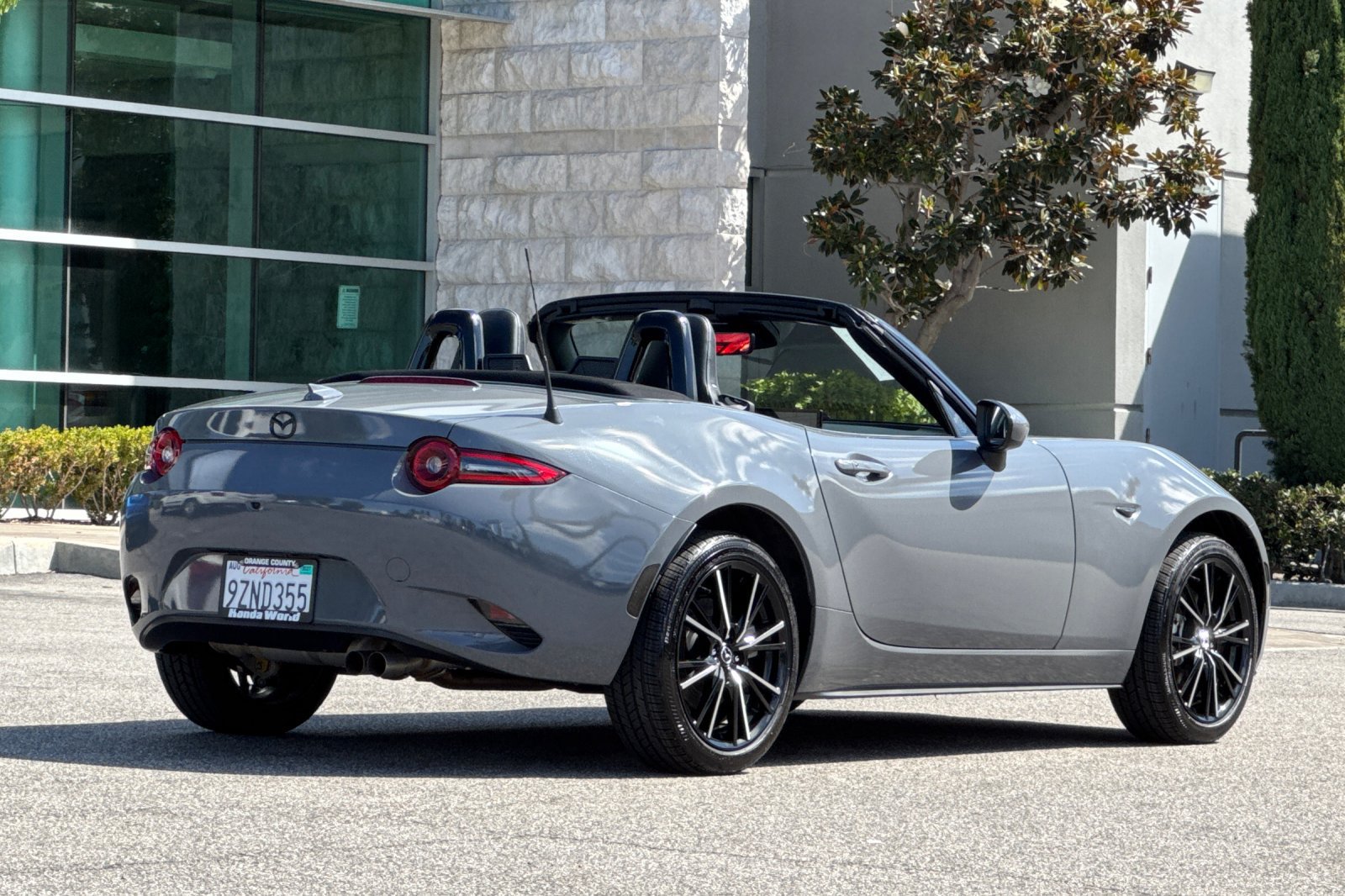 Used 2025 MAZDA MX-5 Miata Grand Touring RWD image 4