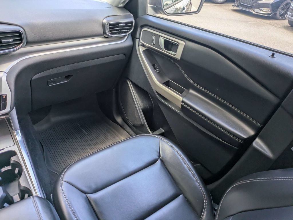 Used 2021 Ford Explorer XLT w/ Equipment Group 202A RWD image 19