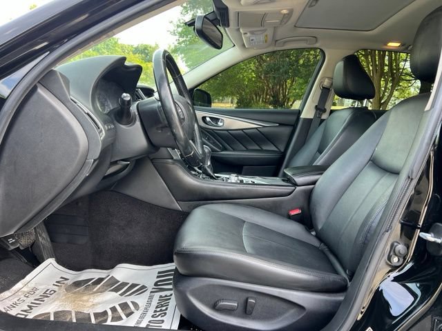 Used 2017 INFINITI Q50 2.0t w/ Moonroof Package RWD image 12
