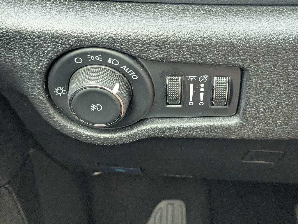 Used 2025 Chrysler Pacifica Limited FWD image 26