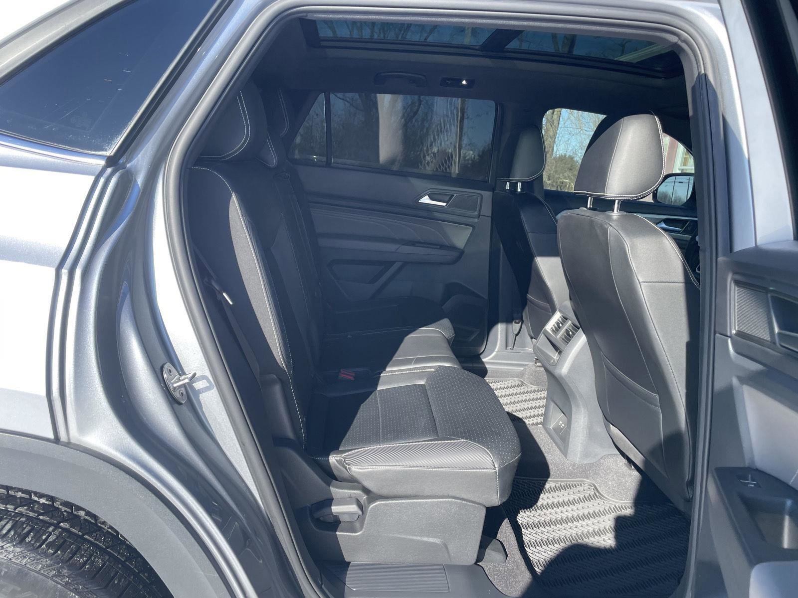 Used 2023 Volkswagen Atlas Cross Sport SE image 28