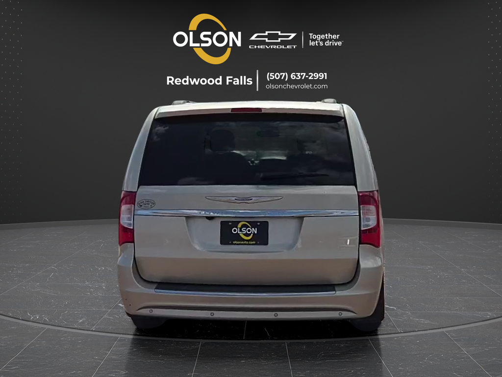 Used 2012 Chrysler Town & Country Touring-L w/ Driver Convenience Group FWD image 4