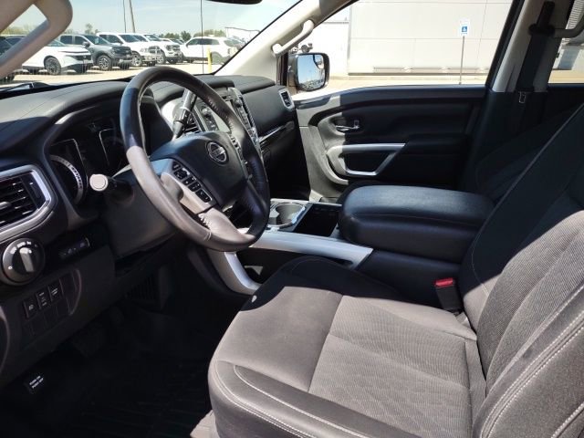 Used 2017 Nissan Titan SV image 13
