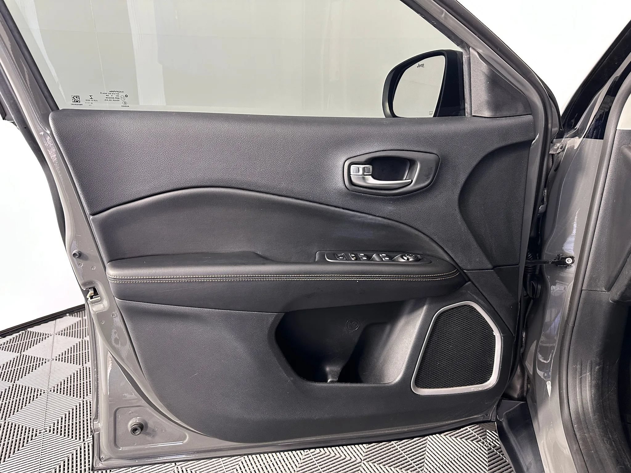 Used 2020 Jeep Compass Limited AWD/4WD image 18