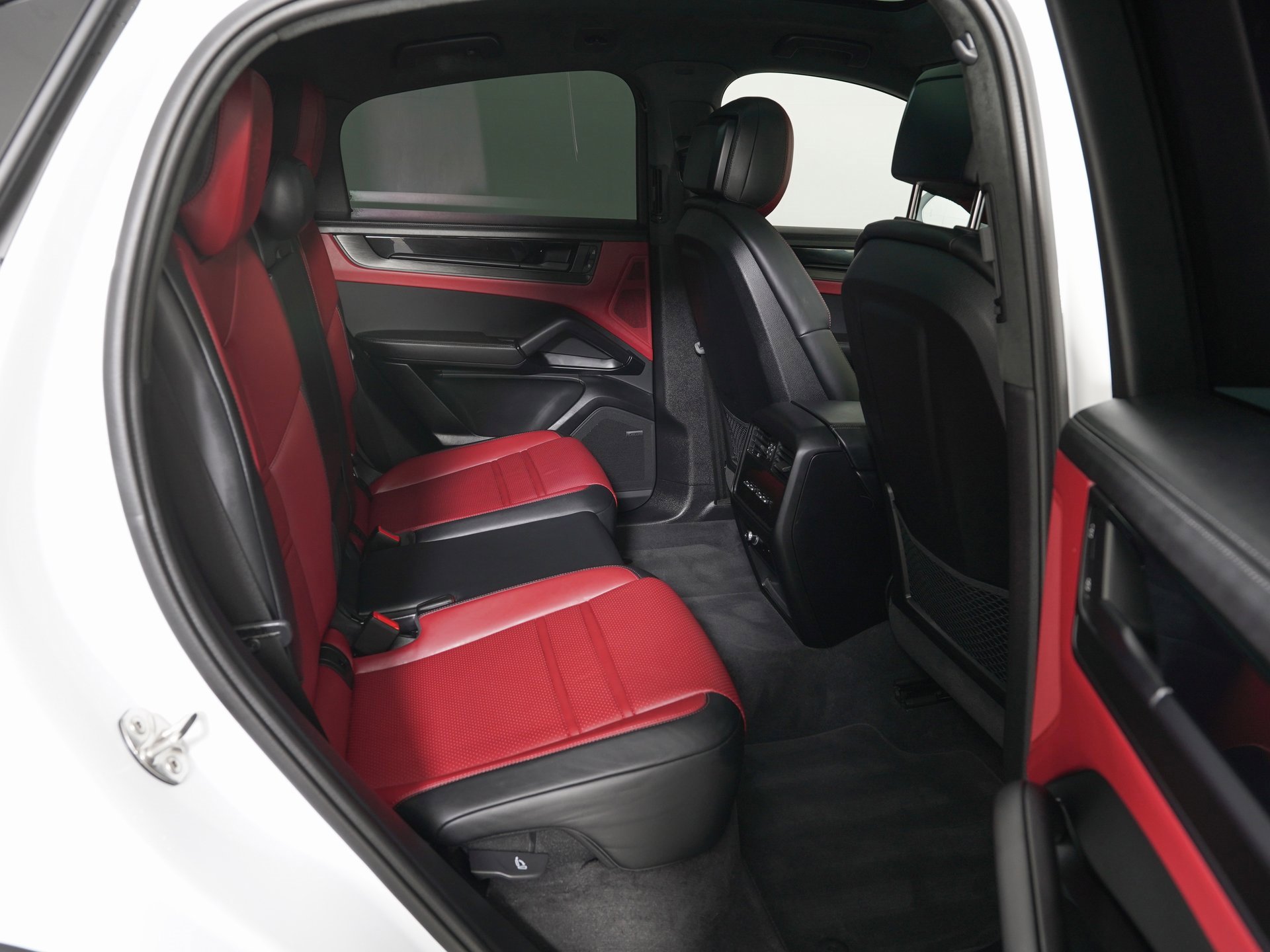 Used 2025 Porsche Cayenne GTS image 10