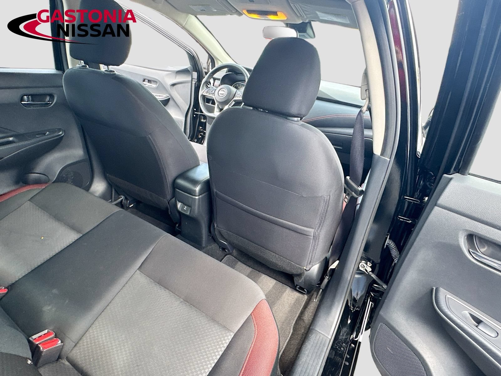 Used 2024 Nissan Versa SR FWD image 33