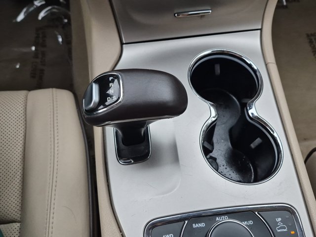Used 2014 Jeep Grand Cherokee Overland w/ Advanced Technology Group AWD/4WD image 12