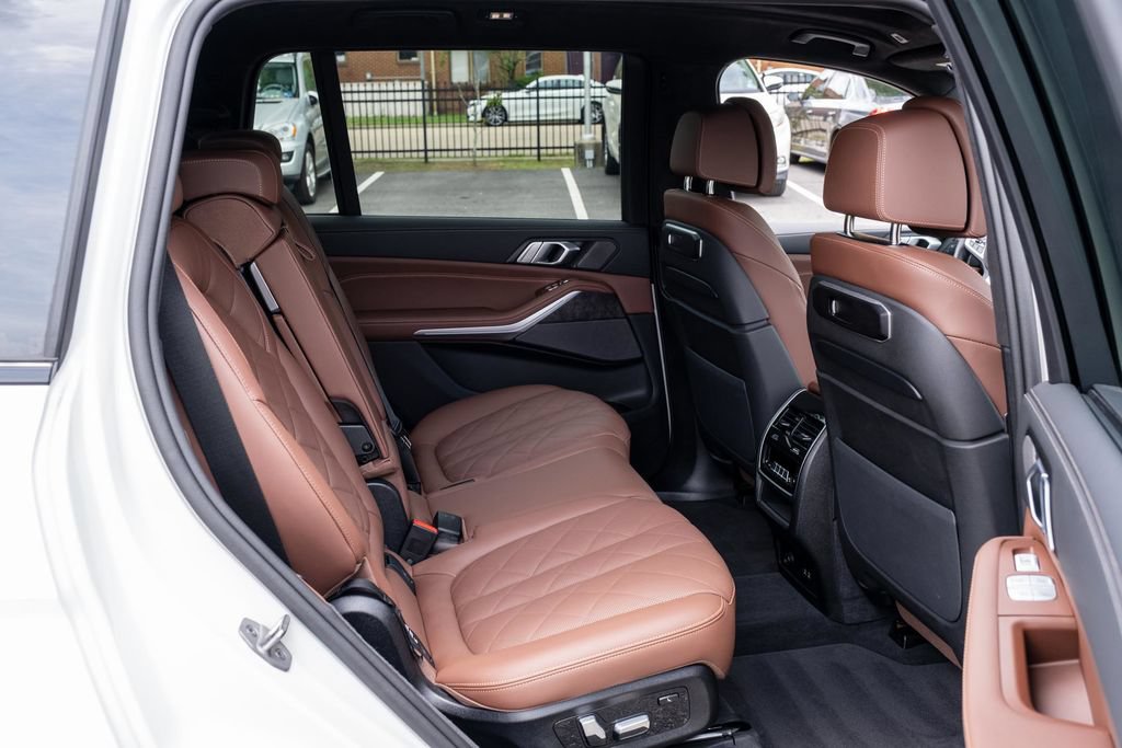 Used 2025 BMW X7 xDrive40i w/ M Sport Package AWD/4WD image 40
