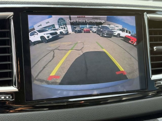 Used 2024 Chrysler Pacifica Touring-L FWD image 22